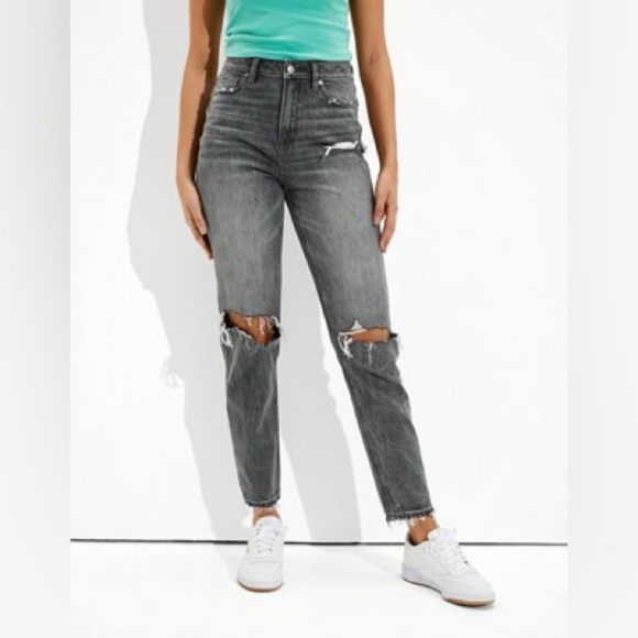 **SOLD** American Eagle Mom Jeans - Picture 1 of 2